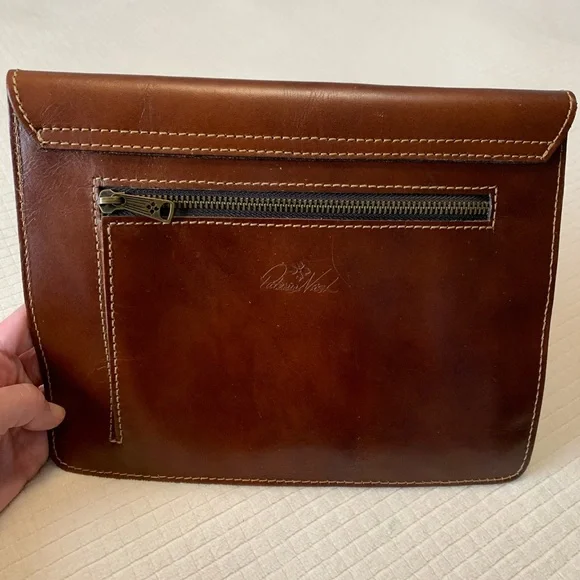 NWT Patricia Nash ‘Venezia Signature World Map’ leather clutch - Picture 5 of 16